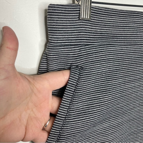 Athleta stripe Modern metro skort gray & white size medium - Picture 4 of 10